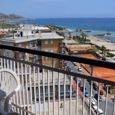Апартаменты Charming In Near Seabeach